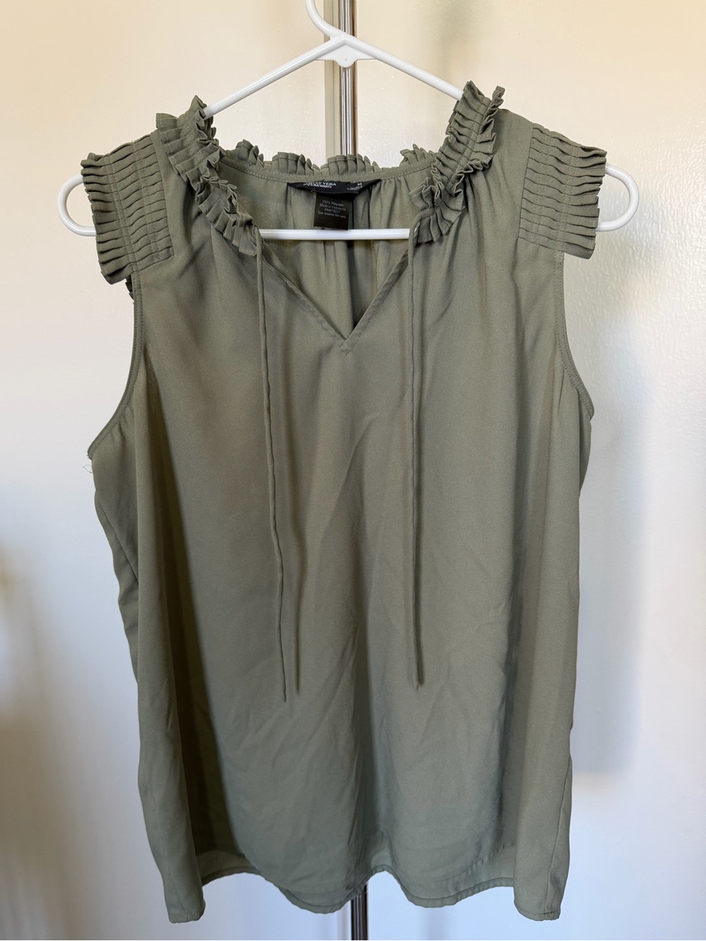 Simply Vera Wang Olive Green Ruffle Capped Sleeve Flowly Lightweight Blouse